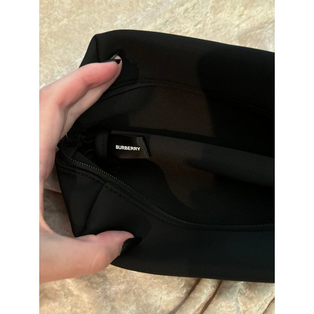 Burberry cosmetics pouch - Picture 3 of 4
